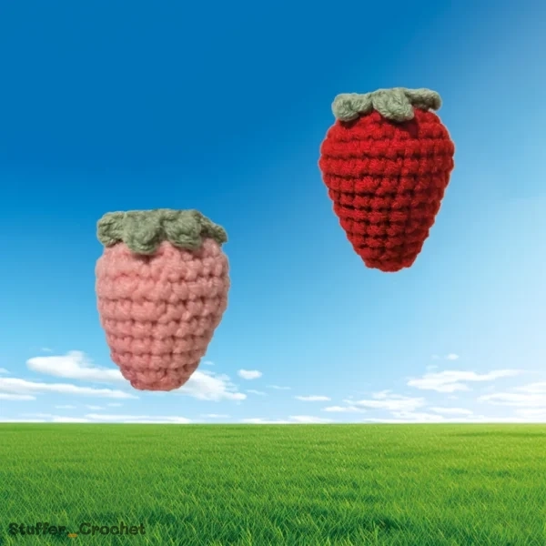 crochet stawberry keychain
